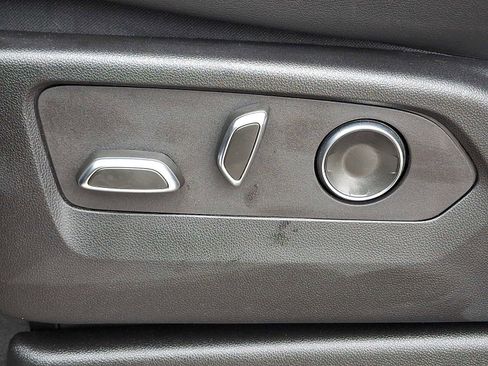 Certified 2024 Cadillac Escalade Premium Luxury w/ Performance Package image 18