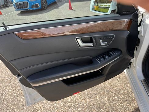 Used 2016 Mercedes-Benz E 350 4MATIC Sedan image 9