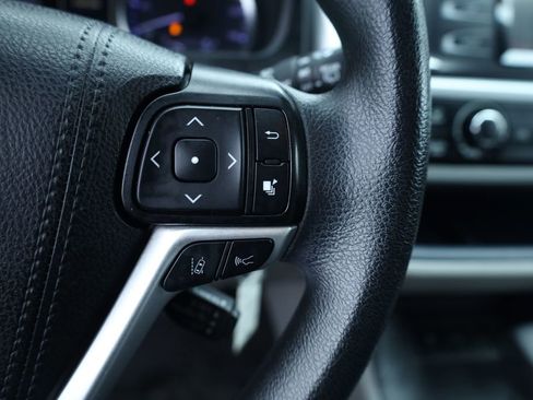 Used 2019 Toyota Highlander LE image 29