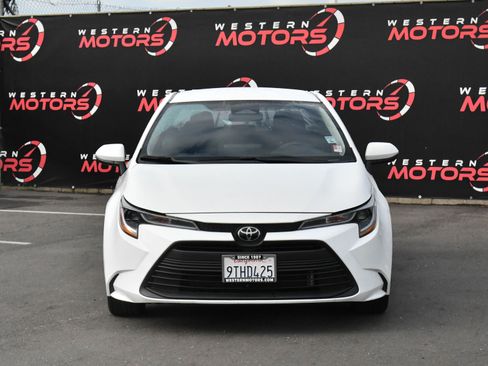 Used 2025 Toyota Corolla LE image 2