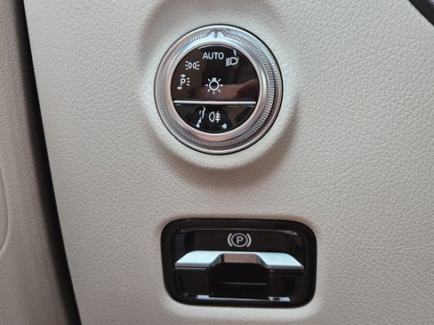 Used 2024 Mercedes-Benz C 300 Sedan image 18