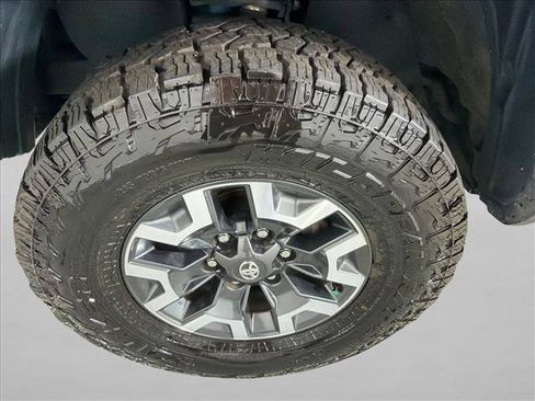 Used 2021 Toyota Tacoma TRD Off-Road w/ Technology Package AWD/4WD image 11