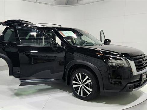 Certified 2025 Nissan Pathfinder Platinum w/ Cargo Package image 29