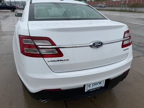 Used 2017 Ford Taurus SE FWD image 7