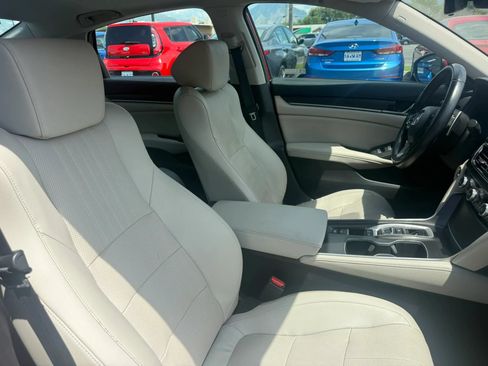 Used 2018 Honda Accord Touring image 27