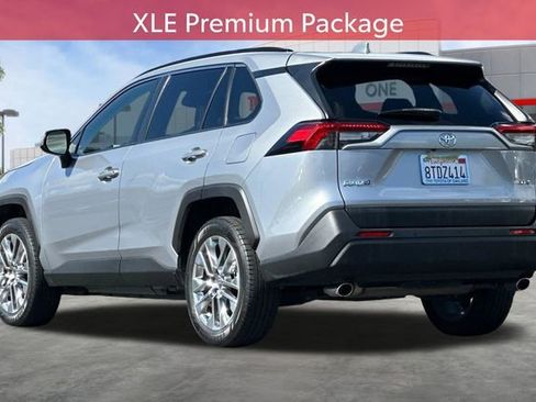 Used 2020 Toyota RAV4 XLE Premium FWD image 7