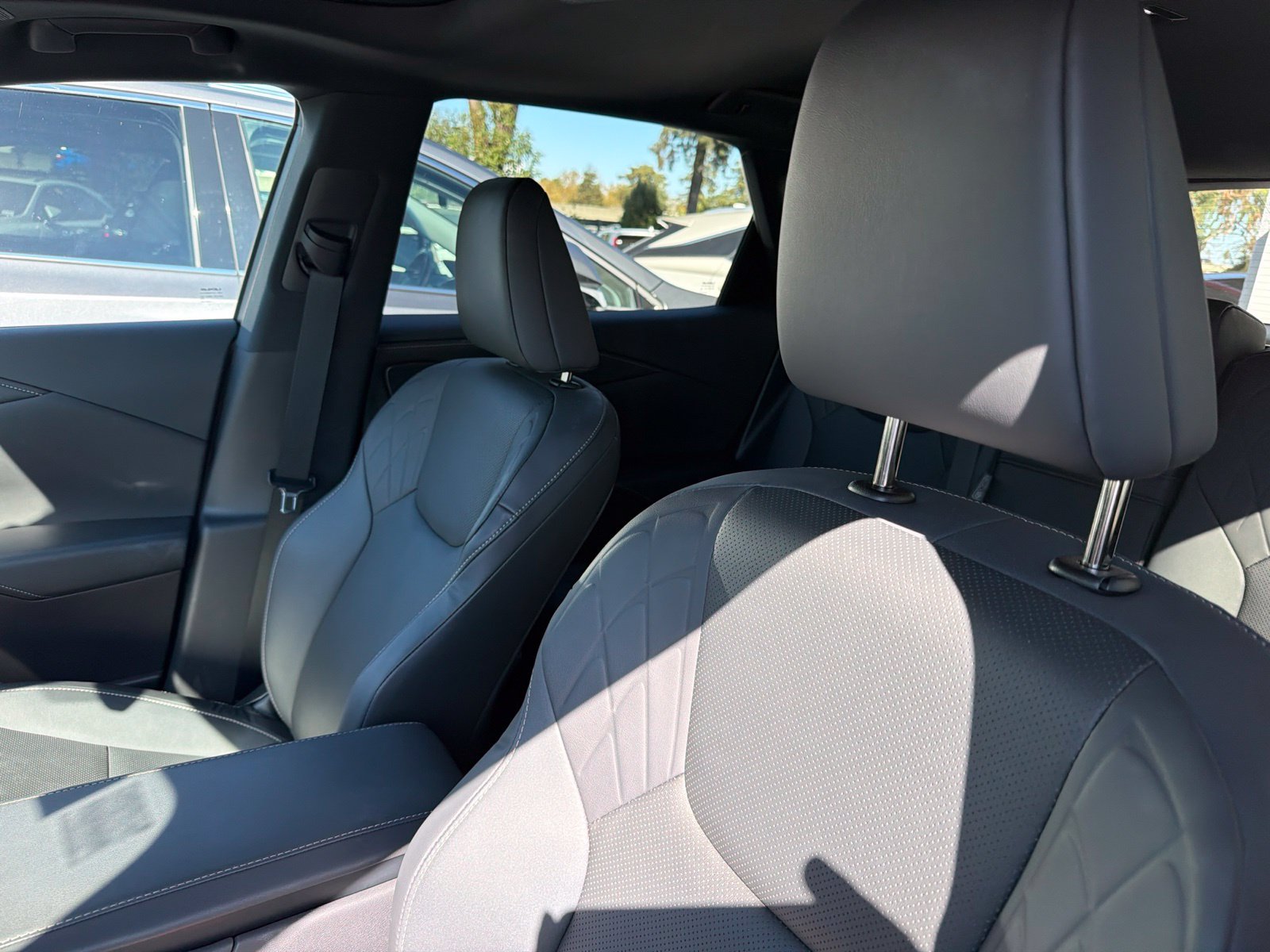 Used 2025 Lexus RX 350h w/ Convenience Package AWD/4WD image 4