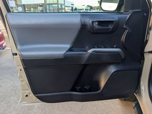 Used 2020 Toyota Tacoma SR5 RWD image 13
