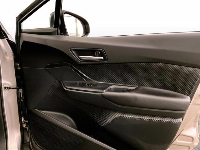 Used 2018 Toyota C-HR XLE FWD image 23