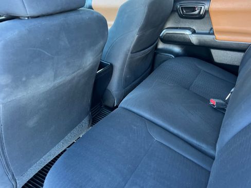 Used 2017 Toyota Tacoma SR5 w/ Tow Package RWD image 4
