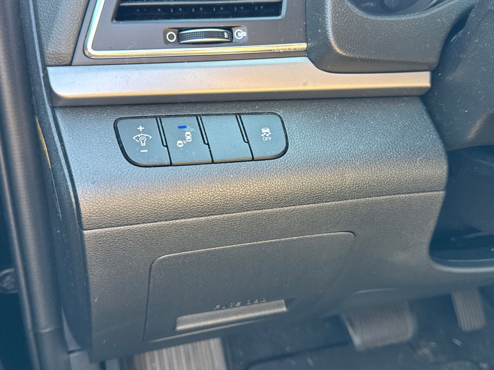 Used 2018 Hyundai Elantra SEL FWD image 29