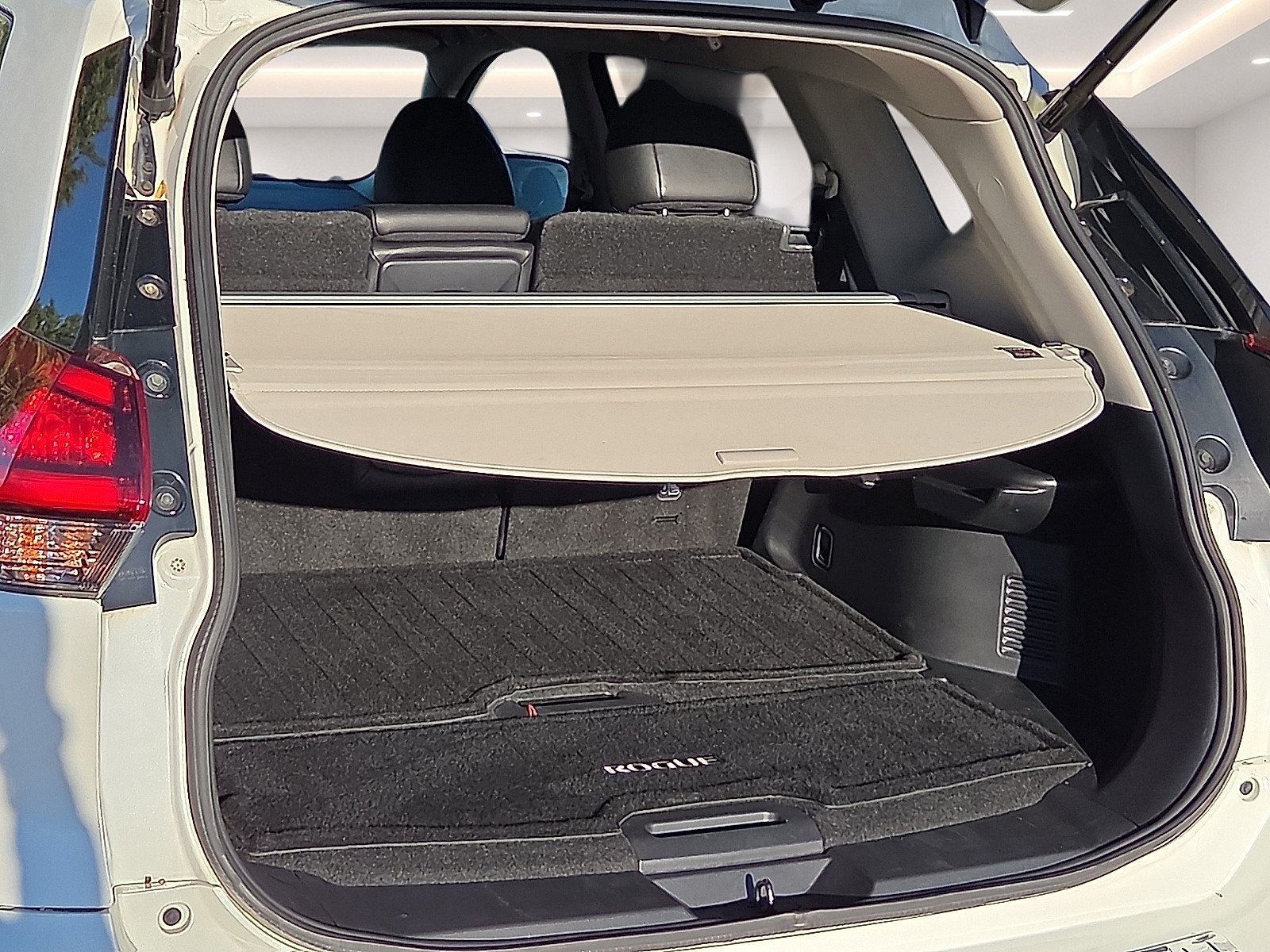 Used 2020 Nissan Rogue SL w/ Premium Package AWD/4WD image 8