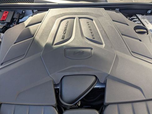 Used 2025 Porsche Cayenne image 27