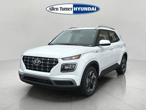New 2026 Hyundai Venue SEL FWD image 3