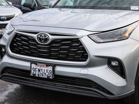 Used 2023 Toyota Highlander LE image 18