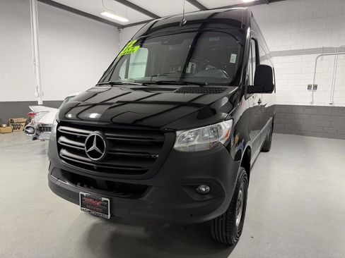 Used 2022 Mercedes-Benz Sprinter 2500 image 10