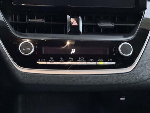 Used 2025 Toyota Corolla LE image 5