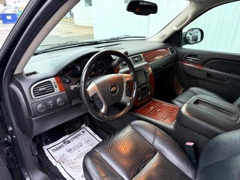 Used 2011 Chevrolet Avalanche LTZ image 24