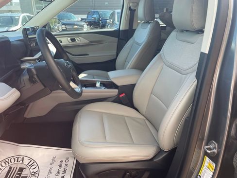Certified 2026 Ford Explorer Active w/ Active Comfort Package AWD/4WD image 13