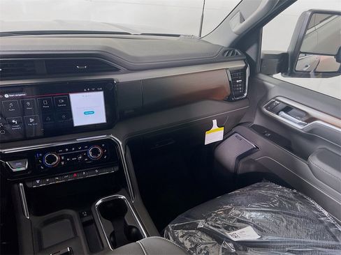 New 2026 GMC Sierra 3500 Denali w/ Denali Reserve Package image 19
