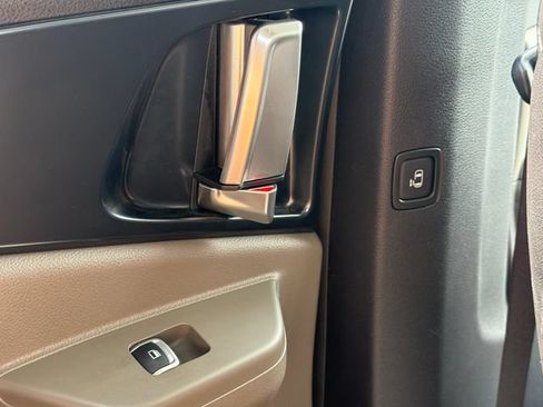 Used 2025 Kia Carnival FWD image 38