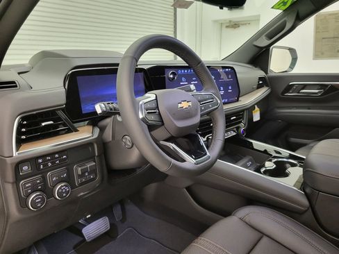 New 2025 Chevrolet Suburban High Country image 39