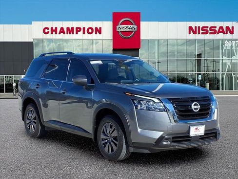 Used 2022 Nissan Pathfinder SV image 1