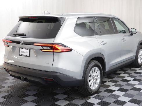 Used 2024 Toyota Grand Highlander XLE image 19