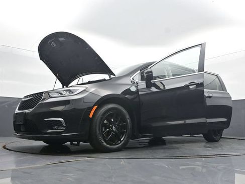 Used 2022 Chrysler Pacifica Touring-L FWD image 56