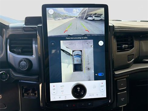 Used 2022 Ford F150 Lightning Platinum image 32