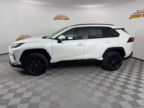 Used 2022 Toyota RAV4 SE AWD/4WD image 2