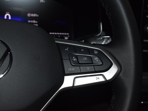 New 2026 Volkswagen Taos SE FWD image 7