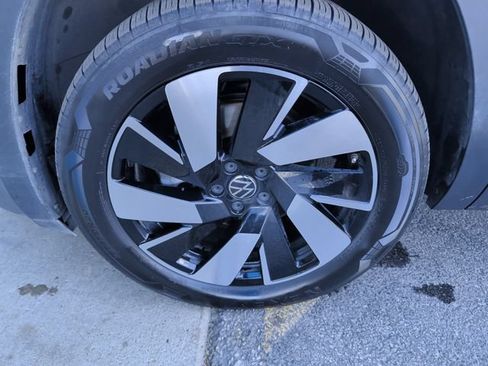 Used 2025 Volkswagen Atlas Cross Sport SE AWD/4WD image 25