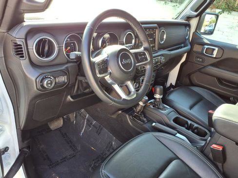 Used 2022 Jeep Gladiator Overland image 4
