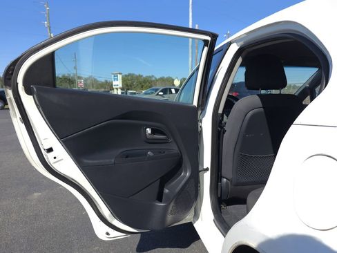 Used 2013 Kia Rio EX w/ Convenience Pkg image 10