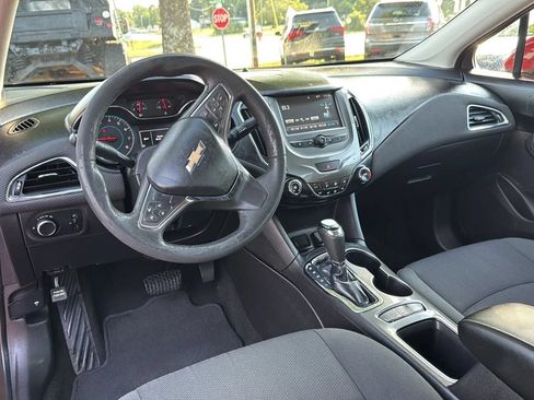 Used 2017 Chevrolet Cruze LT FWD image 14