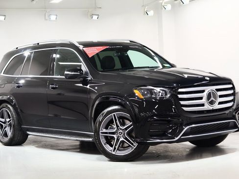 Used 2025 Mercedes-Benz GLS 450 4MATIC image 2