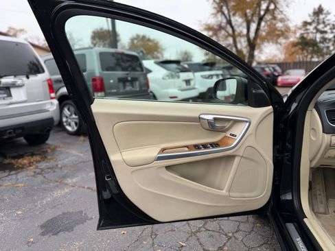 Used 2016 Volvo S60 T5 Inscription Platinum image 11