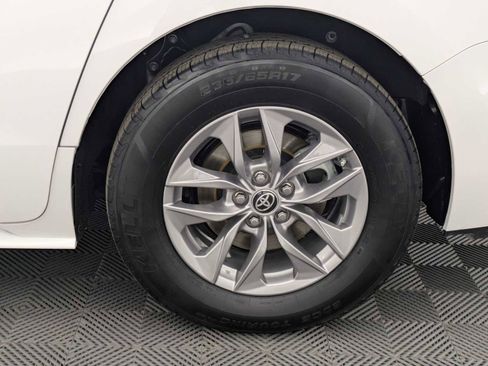 Used 2024 Toyota Sienna LE w/ LE Plus Package FWD image 13