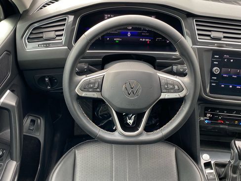 Used 2022 Volkswagen Tiguan SE AWD/4WD image 6