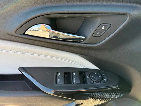 Used 2025 Chevrolet Trax LT FWD image 5