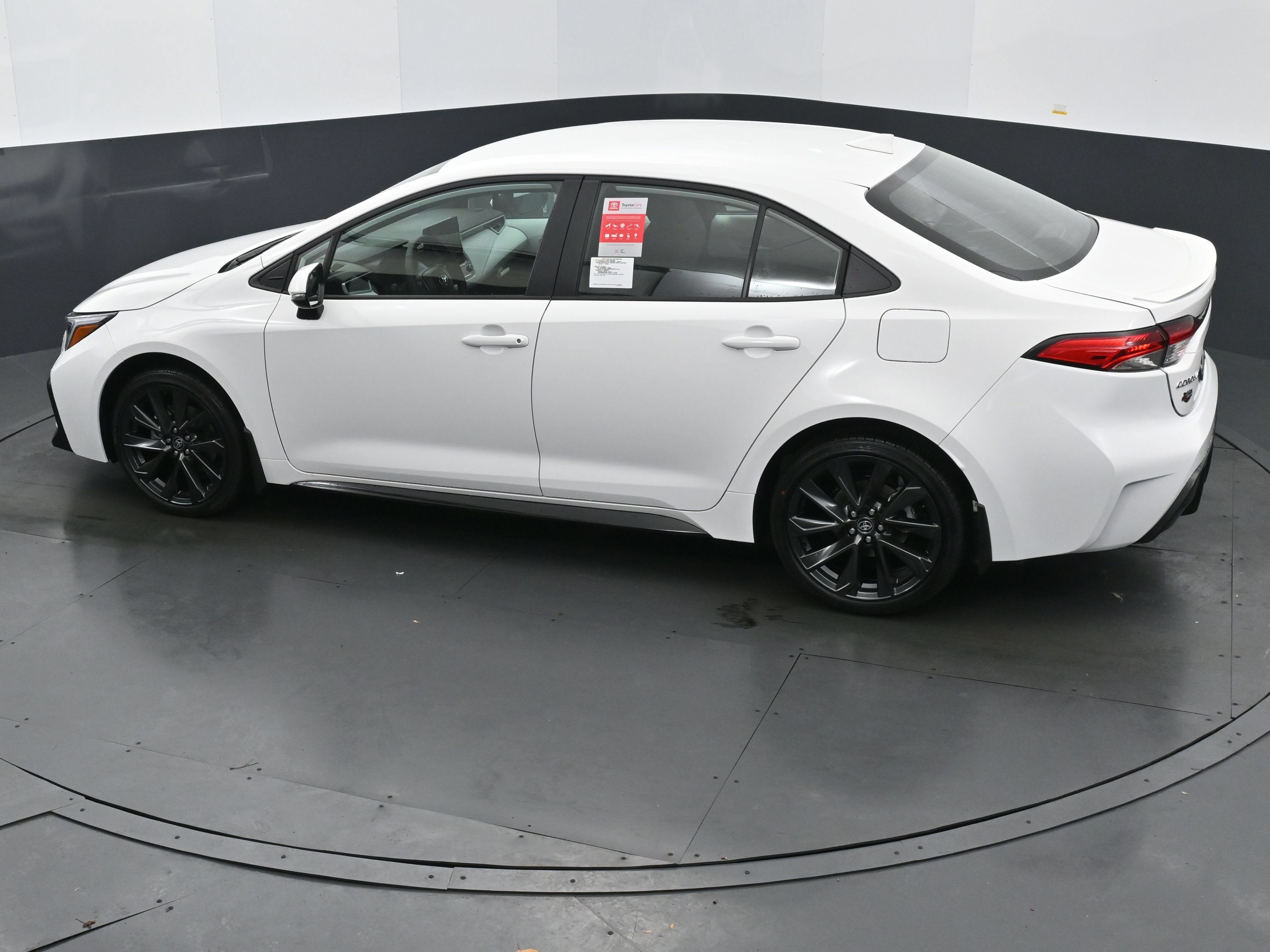 Used 2026 Toyota Corolla SE FWD image 30