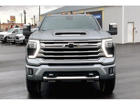 Used 2024 Chevrolet Silverado 3500 High Country w/ Technology Package image 3