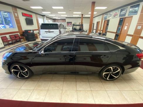 Used 2021 Honda Accord Sport image 2