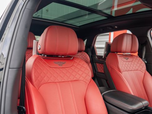 Used 2017 Bentley Bentayga AWD/4WD image 39