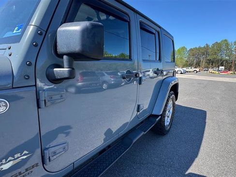 Used 2015 Jeep Wrangler Unlimited Sahara image 12