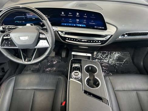 Used 2025 Cadillac Lyriq Sport image 12