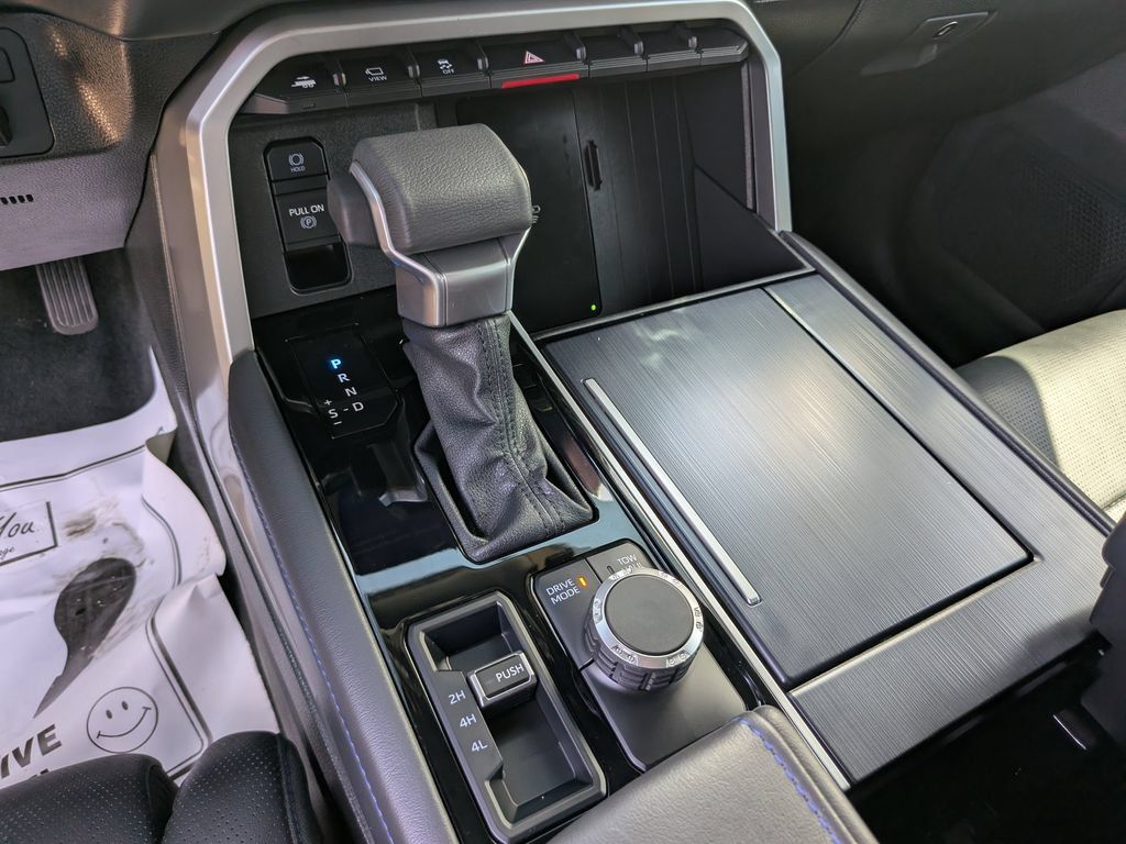 Used 2025 Toyota Sequoia Platinum AWD/4WD image 32