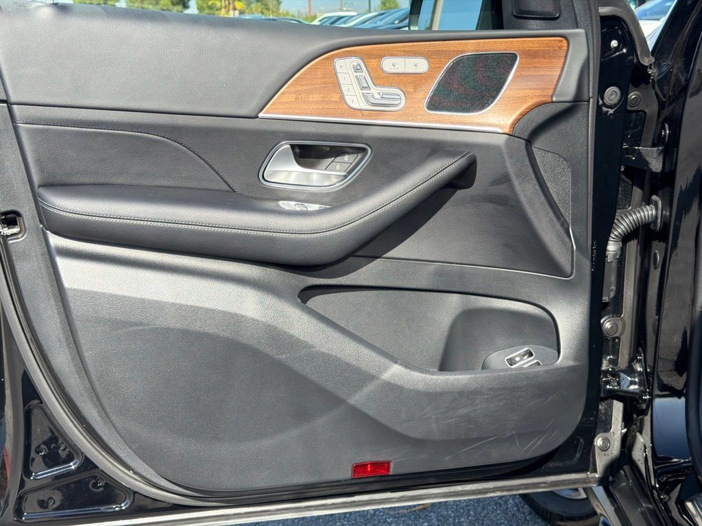 Certified 2025 Mercedes-Benz GLE 450e 4MATIC image 19