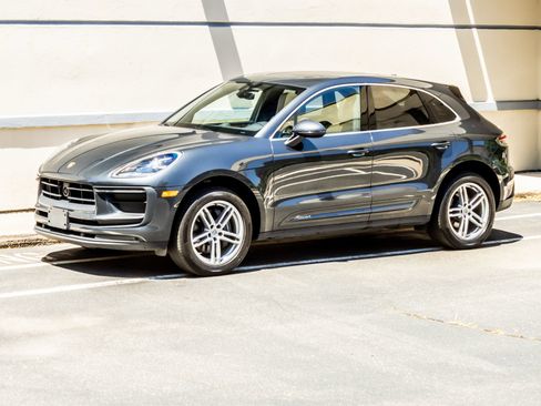 Used 2023 Porsche Macan AWD/4WD image 3